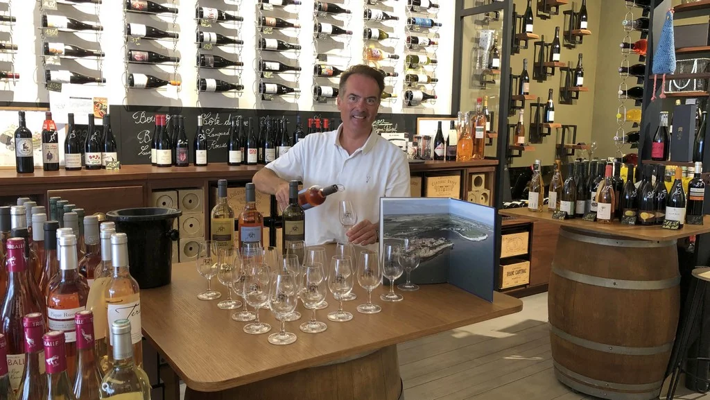 animation-des-vins-du-vignoble-les-hauts-de-talmont-chez-la-cave-des-demoiselles-a-rochefort